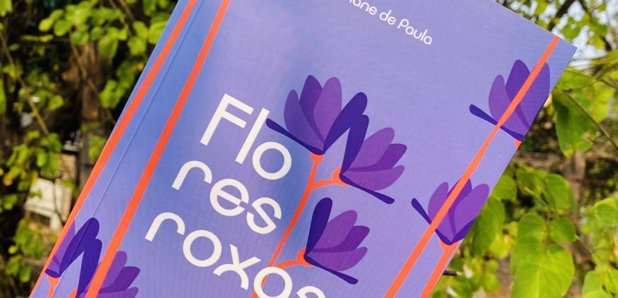 A poesia em cada pétala do livro “Flores Roxas”